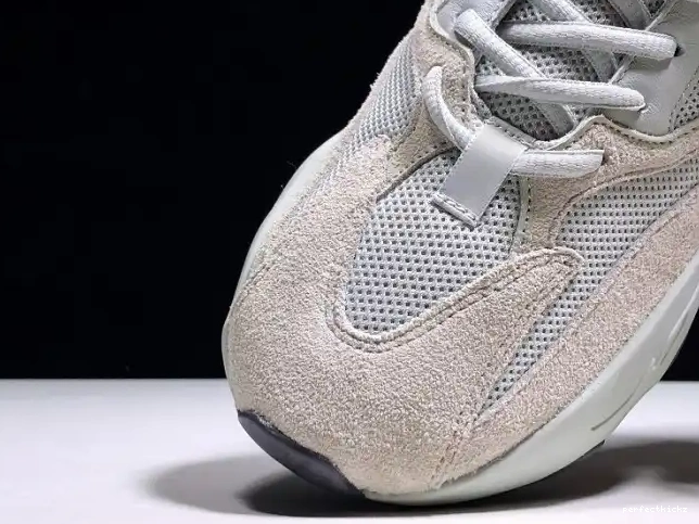 700 Yeezy EG7487 Salt v2 Boost Adidas 0610